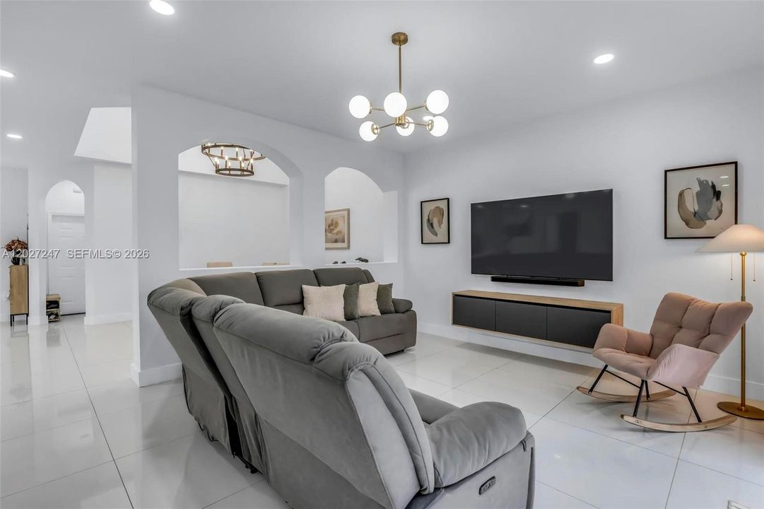 На продажу: $669,999 (4 спален, 2 ванн, 2463 Квадратных фут)