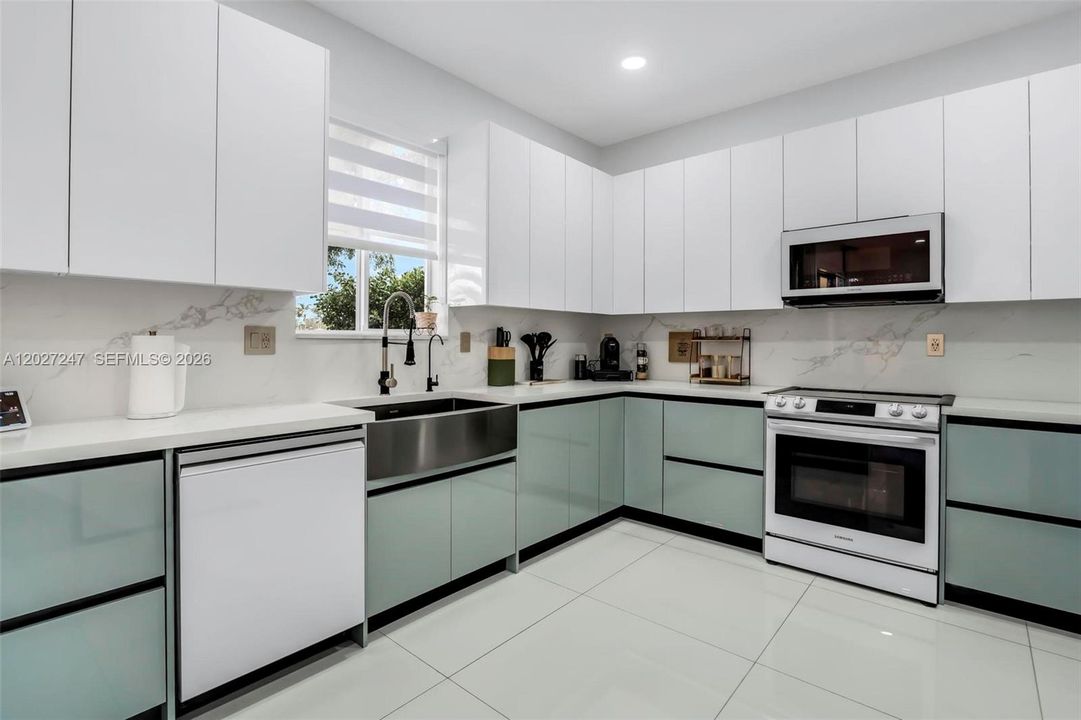 На продажу: $669,999 (4 спален, 2 ванн, 2463 Квадратных фут)