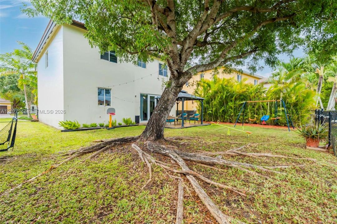 На продажу: $669,999 (4 спален, 2 ванн, 2463 Квадратных фут)