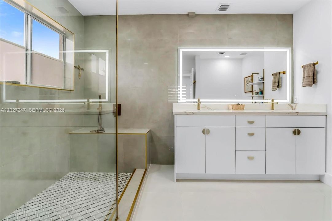 На продажу: $669,999 (4 спален, 2 ванн, 2463 Квадратных фут)