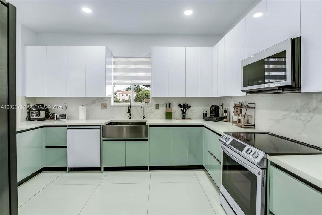На продажу: $669,999 (4 спален, 2 ванн, 2463 Квадратных фут)