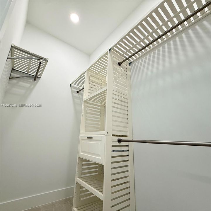 На продажу: $364,900 (4 спален, 2 ванн, 1650 Квадратных фут)