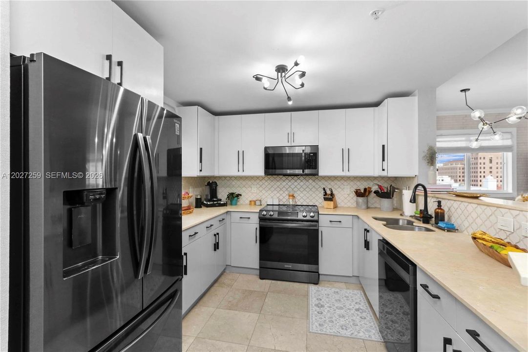For Sale: $875,000 (2 beds, 2 baths, 1394 Square Feet)