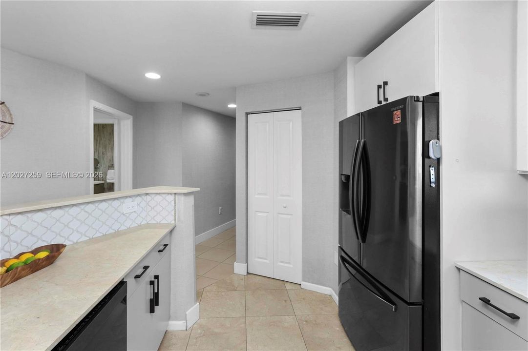 For Sale: $875,000 (2 beds, 2 baths, 1394 Square Feet)