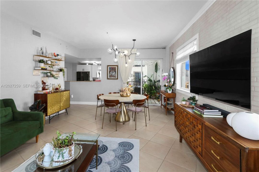 For Sale: $875,000 (2 beds, 2 baths, 1394 Square Feet)