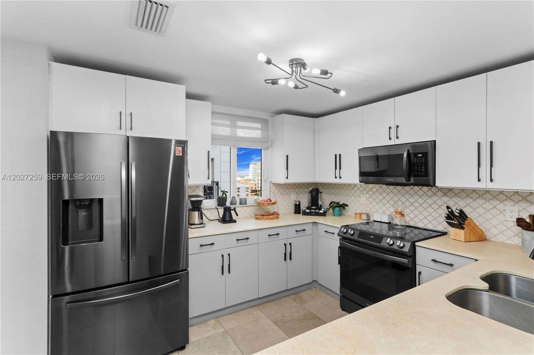 For Sale: $875,000 (2 beds, 2 baths, 1394 Square Feet)