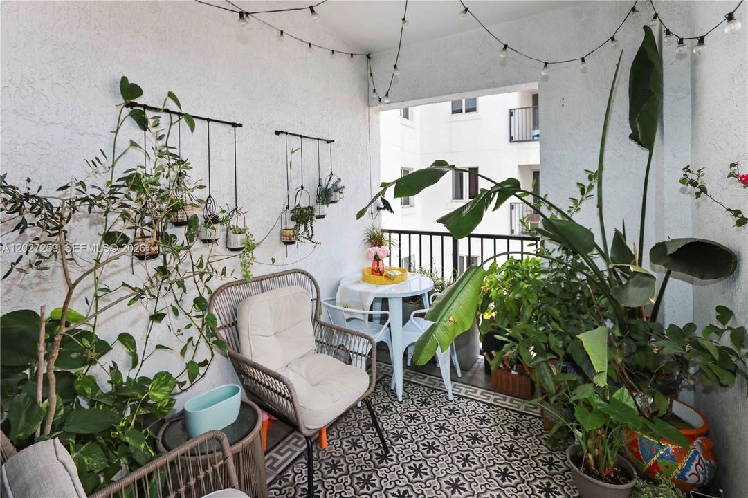 For Sale: $875,000 (2 beds, 2 baths, 1394 Square Feet)