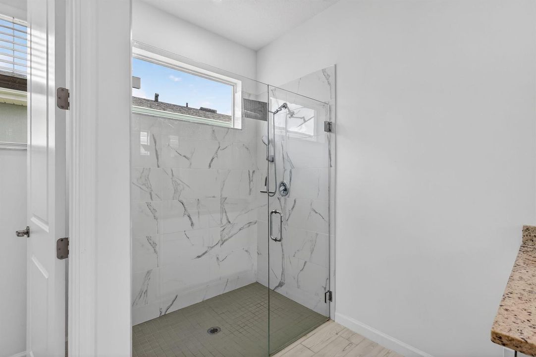 owner's suite bath