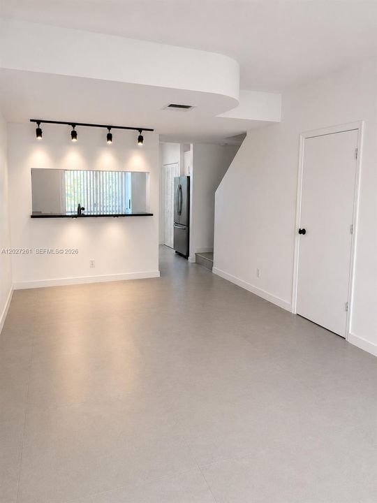 For Sale: $399,900 (2 beds, 1 baths, 1110 Square Feet)