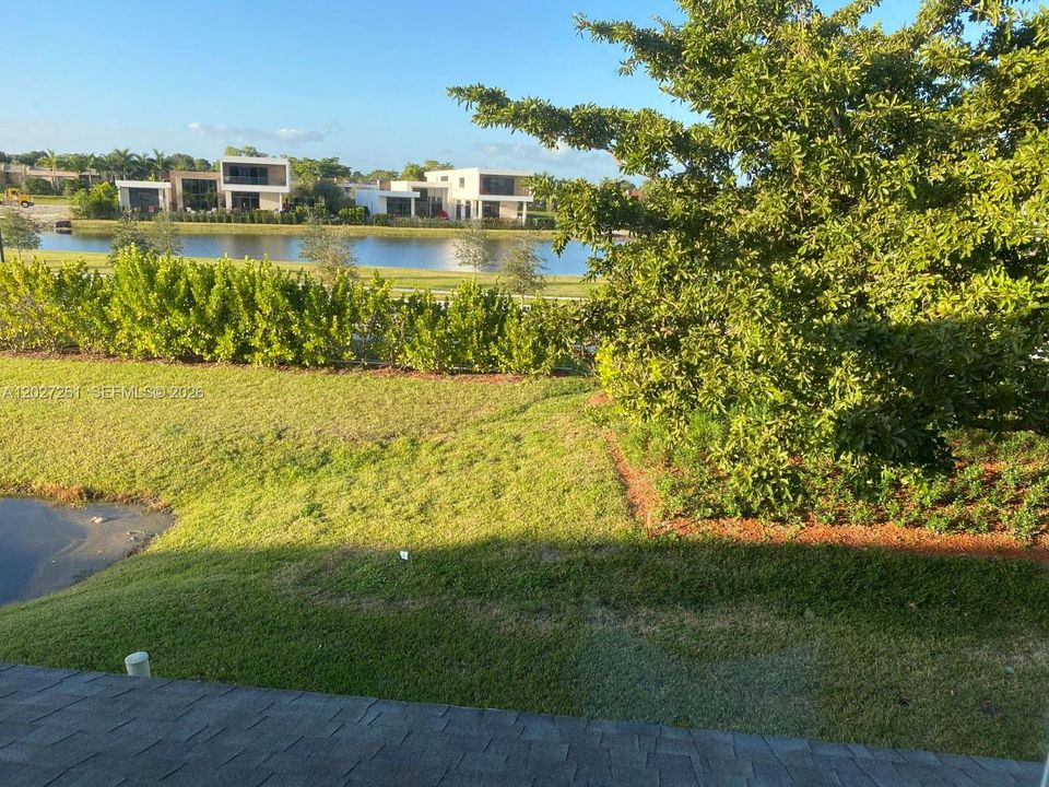 For Sale: $399,900 (2 beds, 1 baths, 1110 Square Feet)