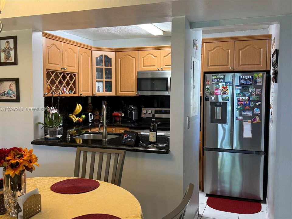 For Sale: $360,000 (3 beds, 2 baths, 993 Square Feet)
