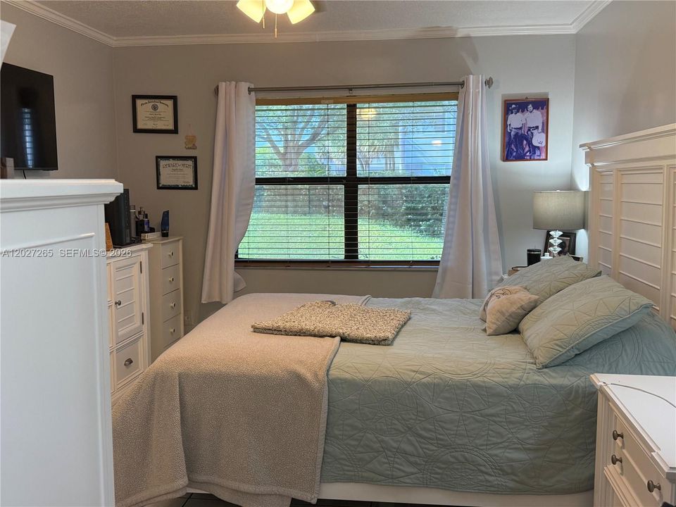 For Sale: $360,000 (3 beds, 2 baths, 993 Square Feet)