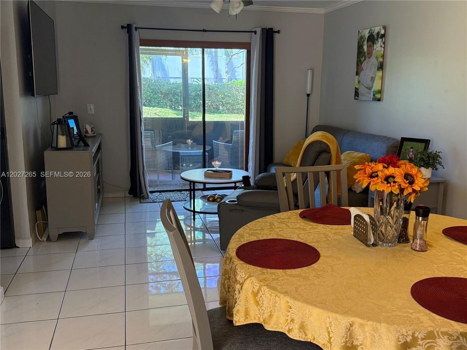 For Sale: $360,000 (3 beds, 2 baths, 993 Square Feet)