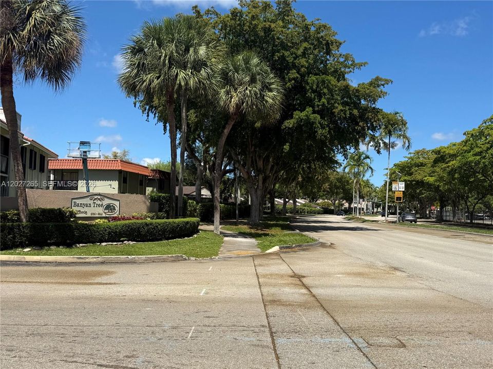 For Sale: $360,000 (3 beds, 2 baths, 993 Square Feet)