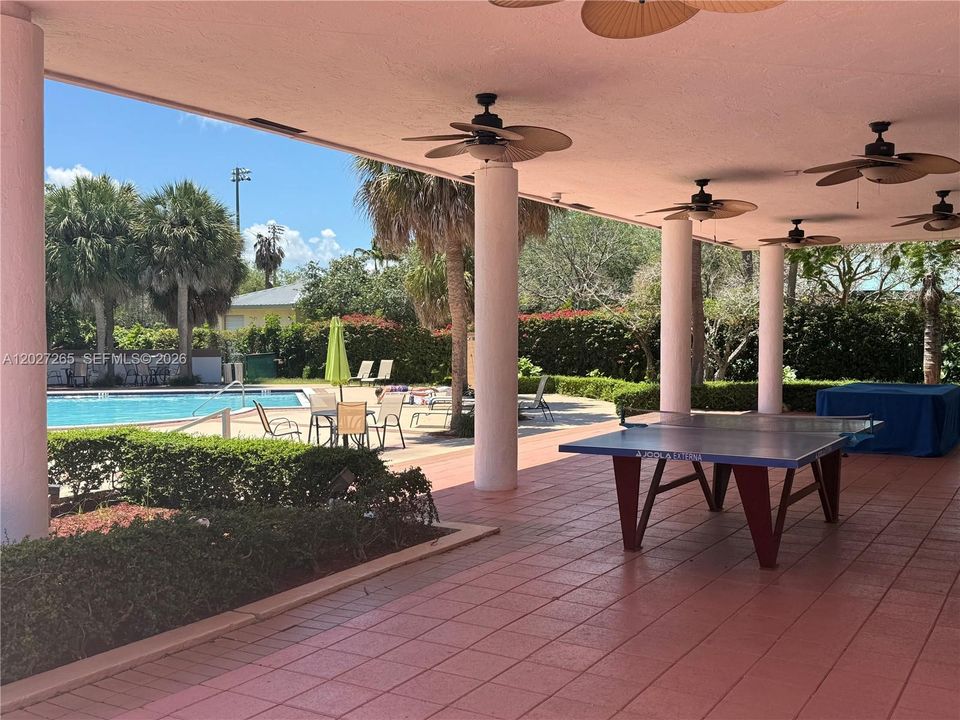 For Sale: $360,000 (3 beds, 2 baths, 993 Square Feet)