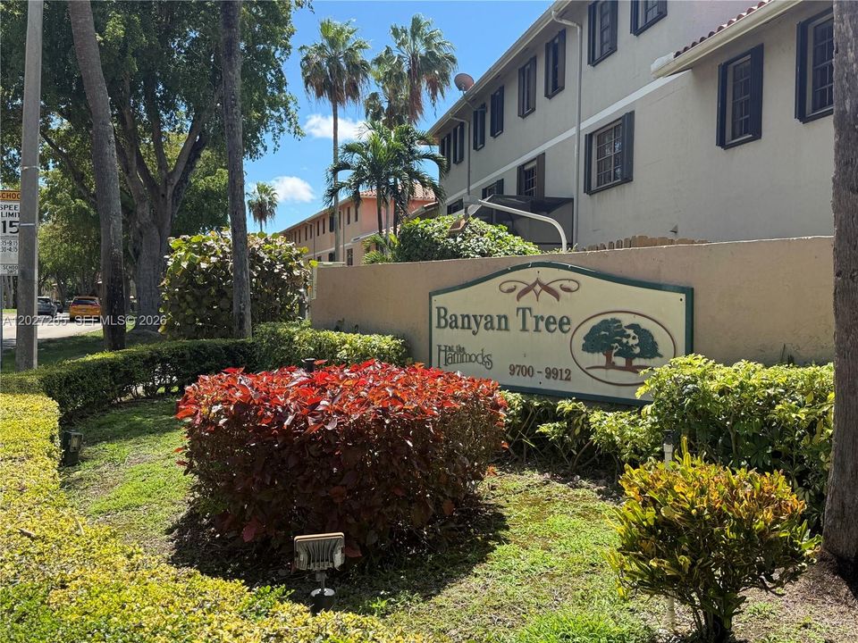 For Sale: $360,000 (3 beds, 2 baths, 993 Square Feet)