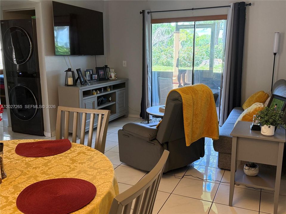 For Sale: $360,000 (3 beds, 2 baths, 993 Square Feet)