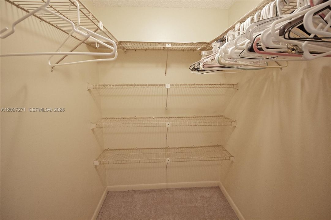 For Sale: $99,000 (2 beds, 2 baths, 870 Square Feet)
