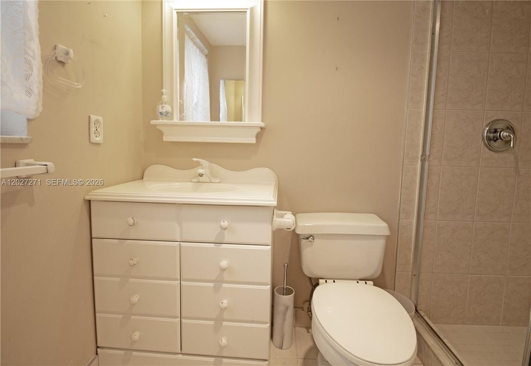 For Sale: $99,000 (2 beds, 2 baths, 870 Square Feet)
