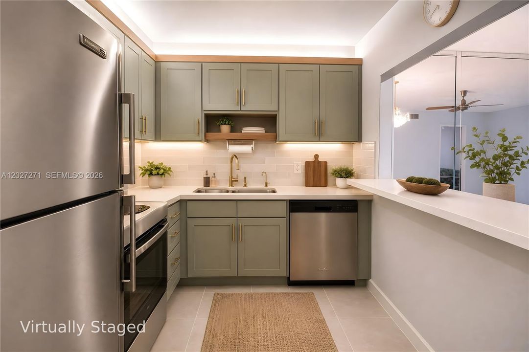 For Sale: $99,000 (2 beds, 2 baths, 870 Square Feet)