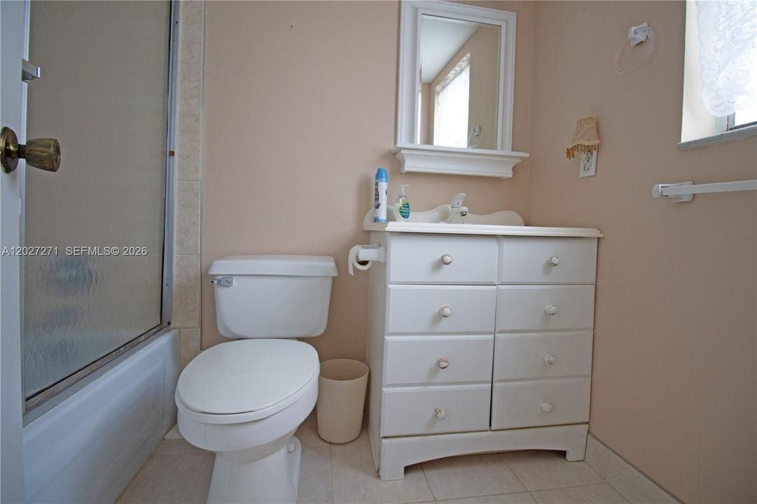 For Sale: $99,000 (2 beds, 2 baths, 870 Square Feet)