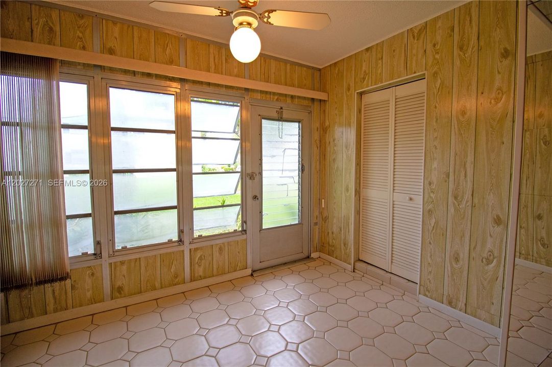 For Sale: $99,000 (2 beds, 2 baths, 870 Square Feet)