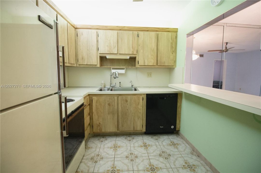 For Sale: $99,000 (2 beds, 2 baths, 870 Square Feet)
