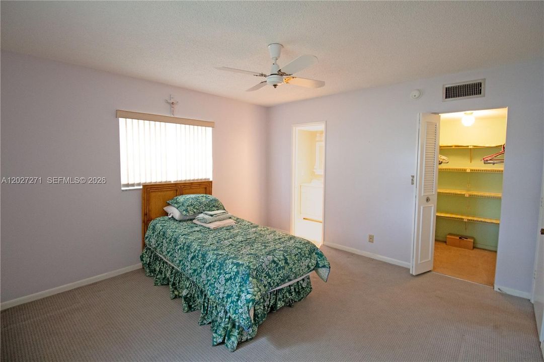 For Sale: $99,000 (2 beds, 2 baths, 870 Square Feet)