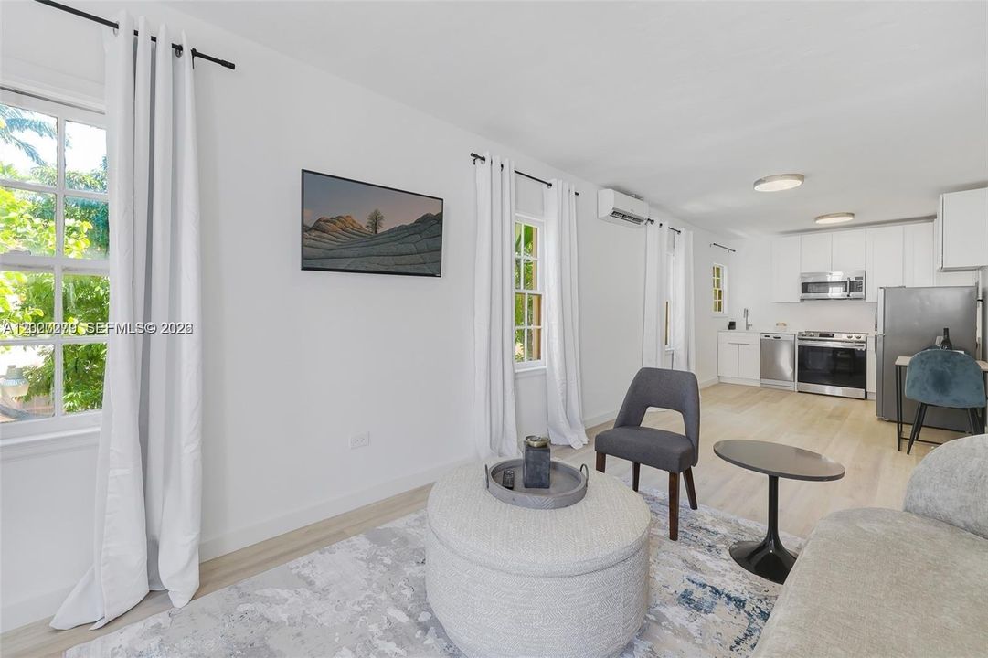 For Rent: $2,100 (1 beds, 1 baths, 740 Square Feet)