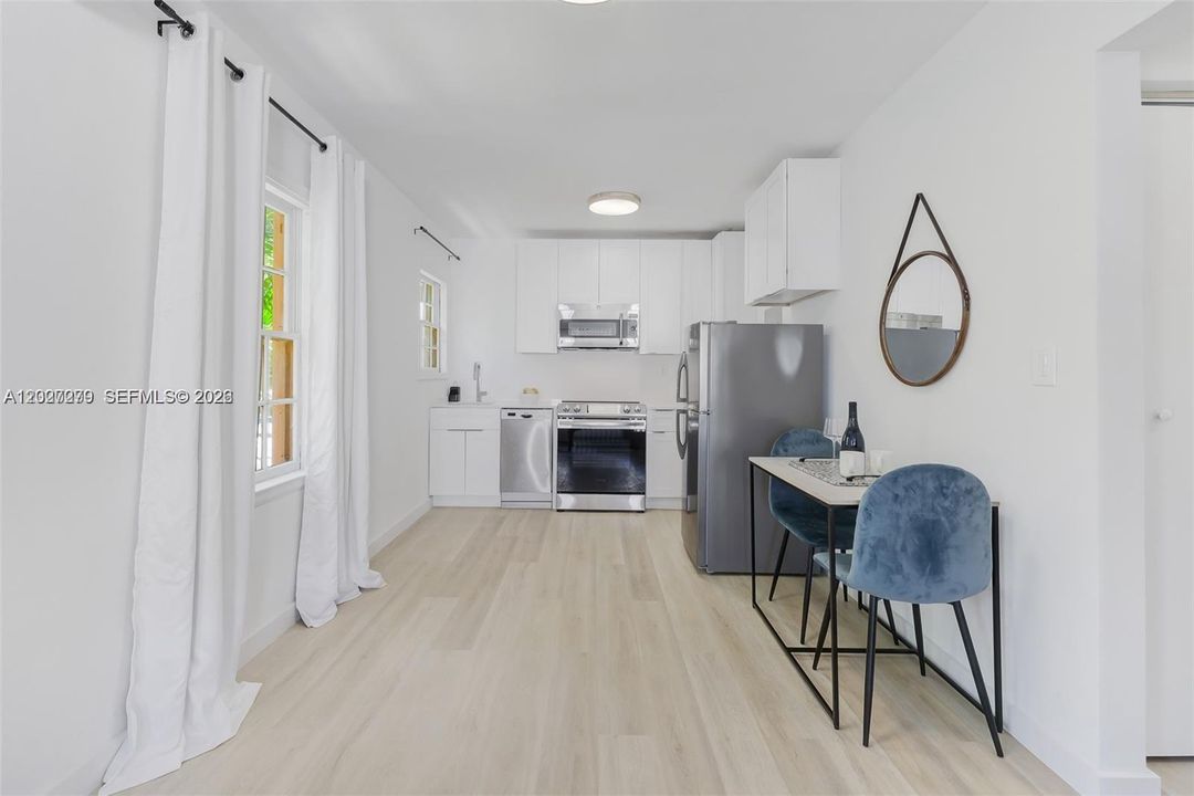 For Rent: $2,100 (1 beds, 1 baths, 740 Square Feet)