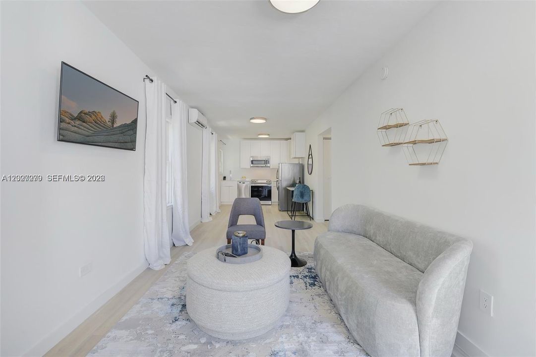 For Rent: $2,100 (1 beds, 1 baths, 740 Square Feet)
