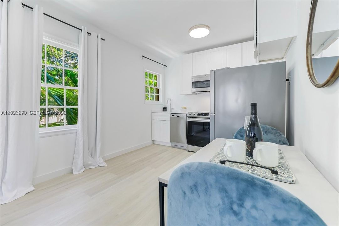 For Rent: $2,100 (1 beds, 1 baths, 740 Square Feet)