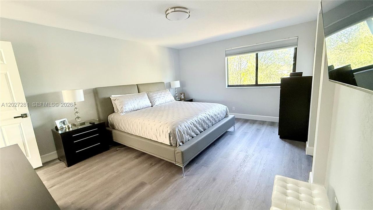 For Sale: $950,000 (4 beds, 2 baths, 2088 Square Feet)