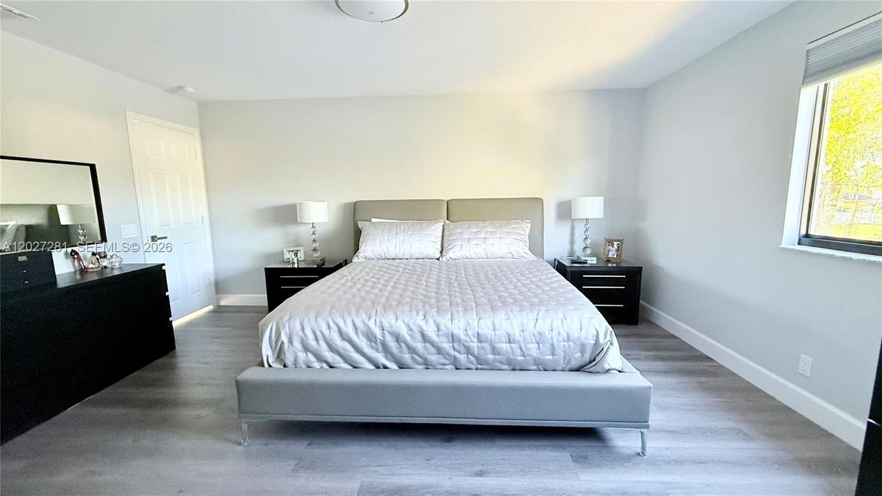 For Sale: $950,000 (4 beds, 2 baths, 2088 Square Feet)