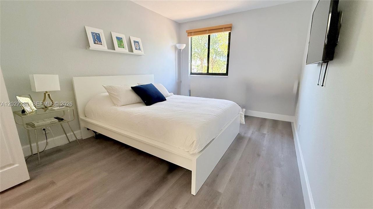 For Sale: $950,000 (4 beds, 2 baths, 2088 Square Feet)
