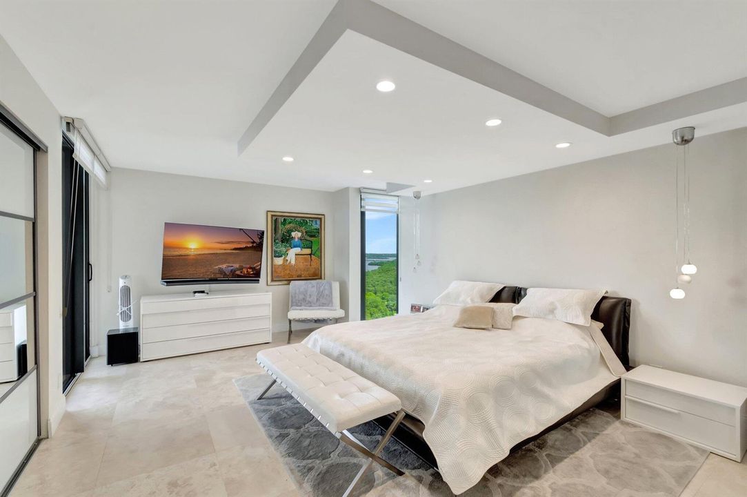 MASTER BED ROOM