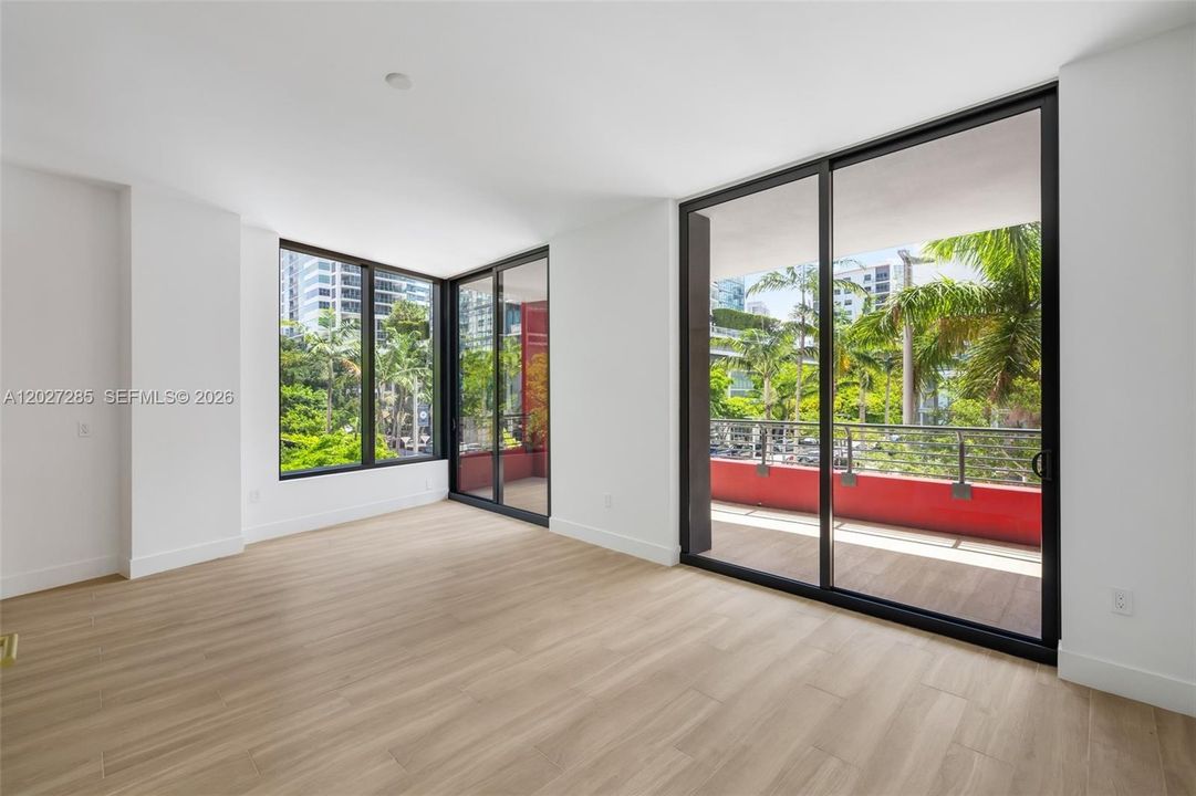 For Sale: $930,000 (1 beds, 1 baths, 817 Square Feet)