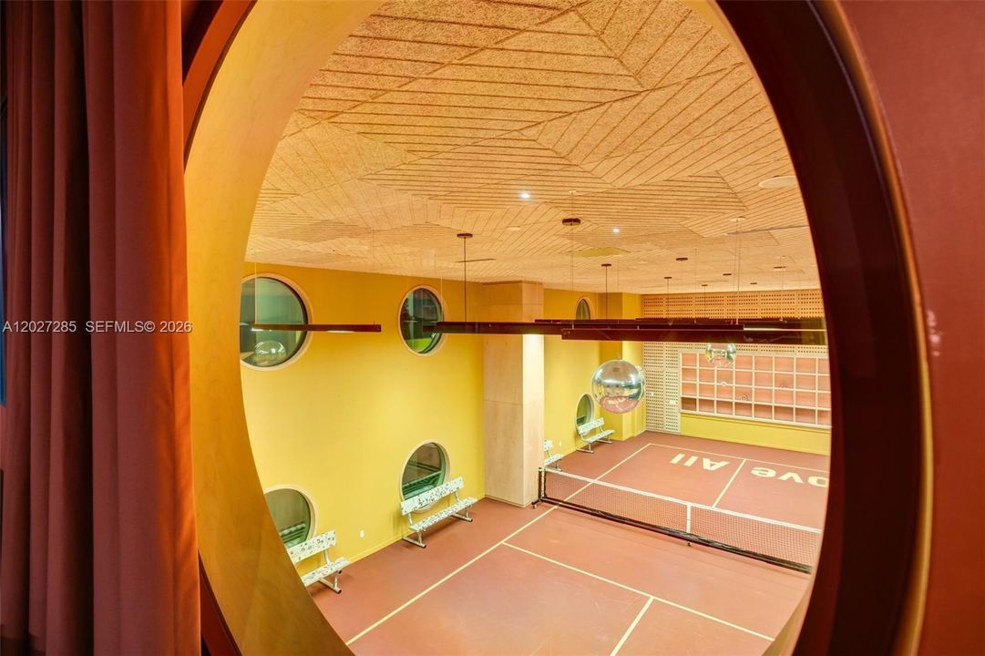 For Sale: $930,000 (1 beds, 1 baths, 817 Square Feet)