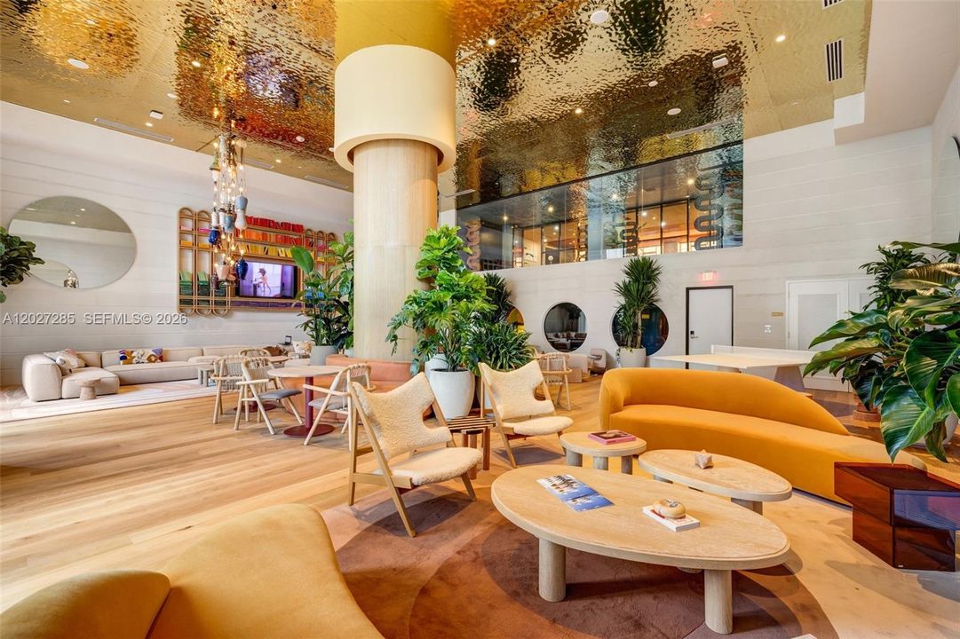 For Sale: $930,000 (1 beds, 1 baths, 817 Square Feet)