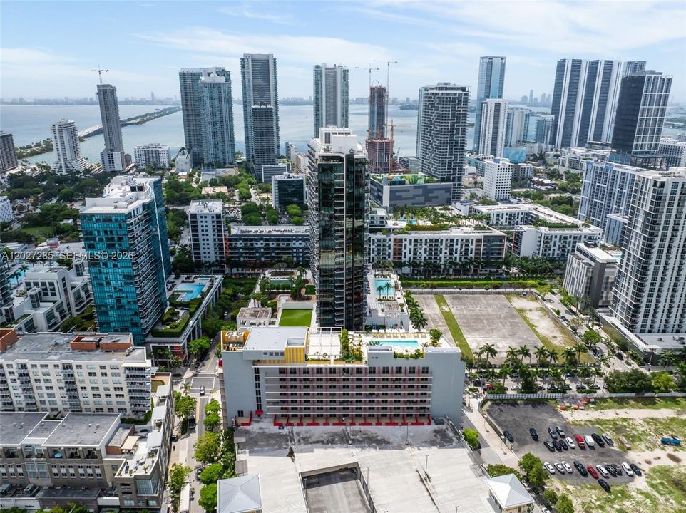 For Sale: $930,000 (1 beds, 1 baths, 817 Square Feet)
