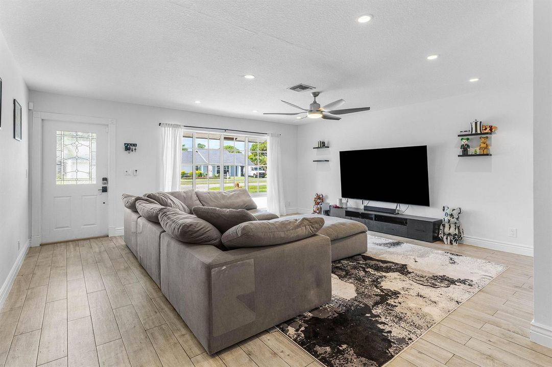 006-1515GallinuleDrive-DelrayBeach-FL-33