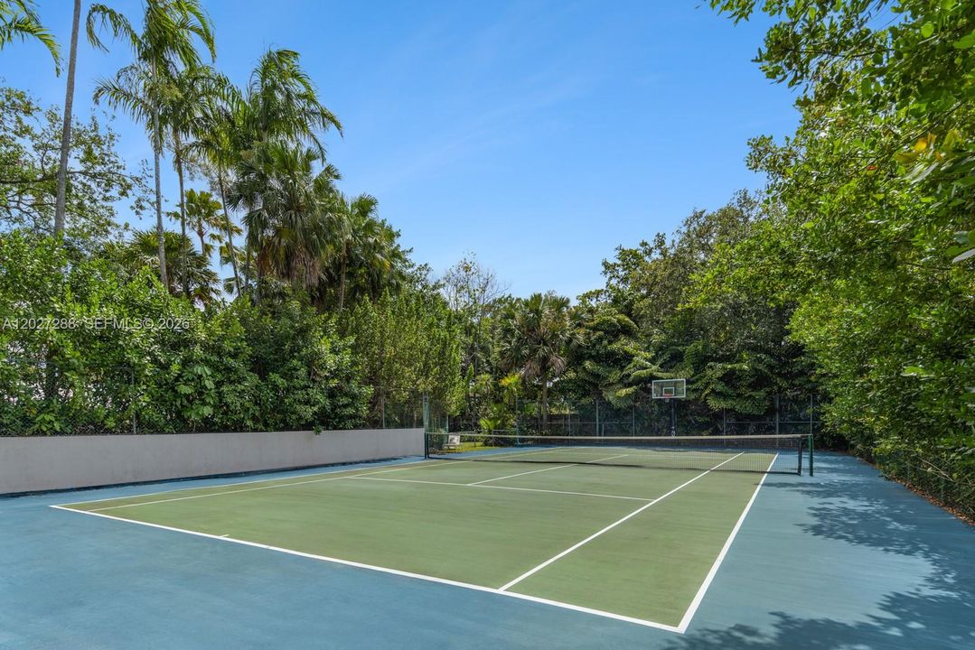 For Sale: $7,995,000 (7 beds, 6 baths, 0 Square Feet)
