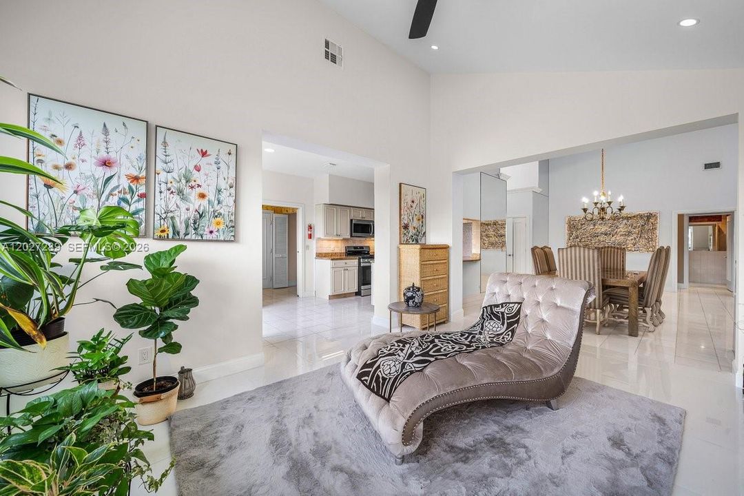 Activo con contrato: $4,950,000 (2 camas, 2 baños, 2518 Pies cuadrados)