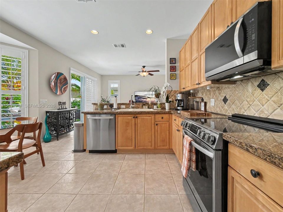 For Sale: $899,999 (4 beds, 2 baths, 2578 Square Feet)