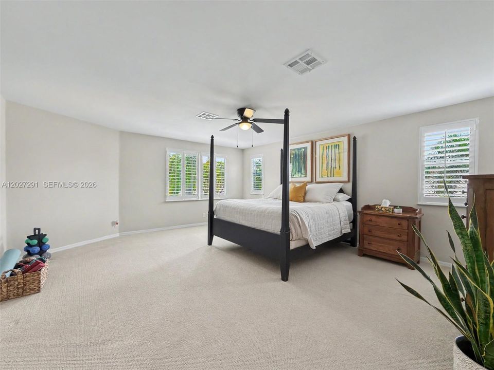 For Sale: $899,999 (4 beds, 2 baths, 2578 Square Feet)