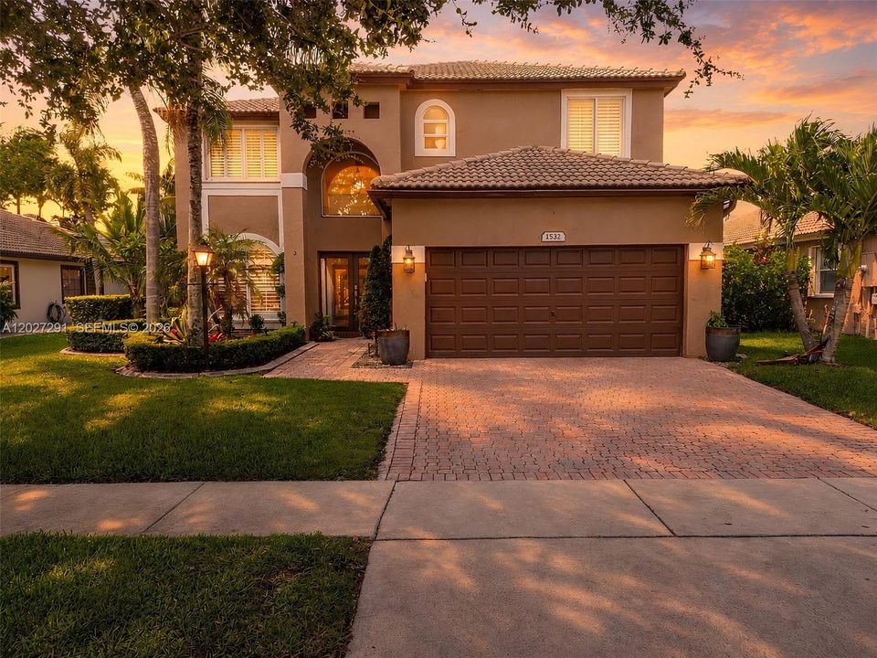 For Sale: $899,999 (4 beds, 2 baths, 2578 Square Feet)