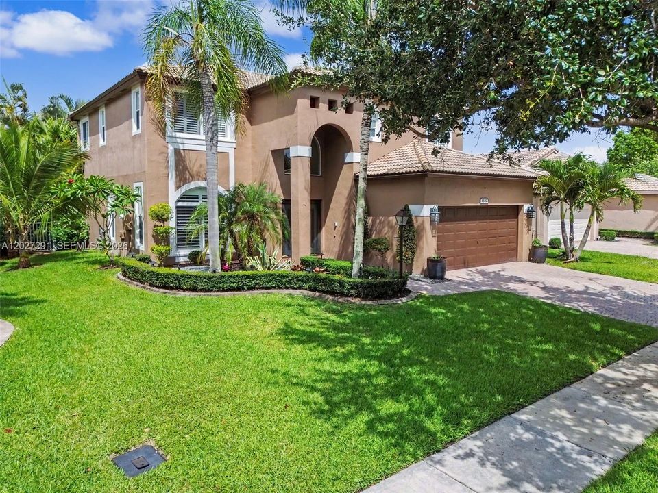 For Sale: $899,999 (4 beds, 2 baths, 2578 Square Feet)