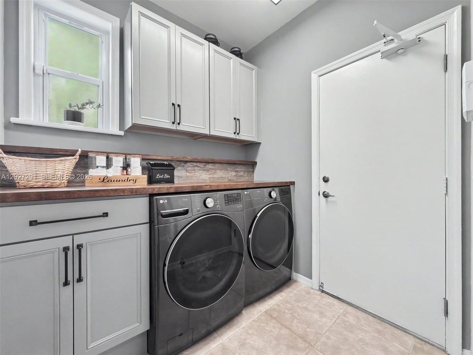 For Sale: $899,999 (4 beds, 2 baths, 2578 Square Feet)