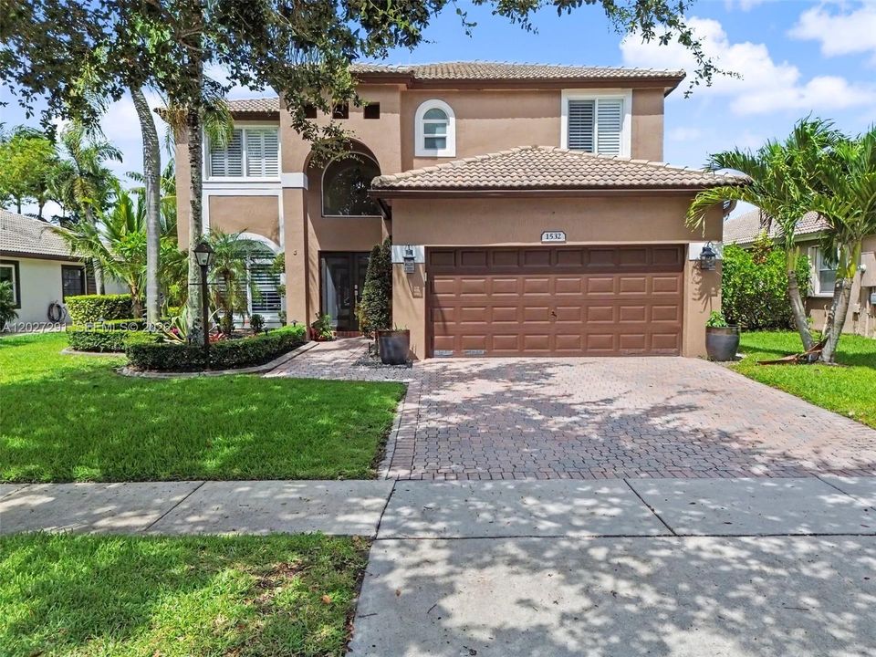 For Sale: $899,999 (4 beds, 2 baths, 2578 Square Feet)
