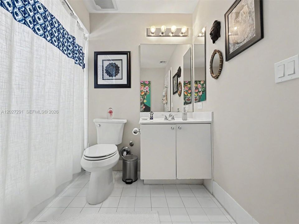 For Sale: $899,999 (4 beds, 2 baths, 2578 Square Feet)